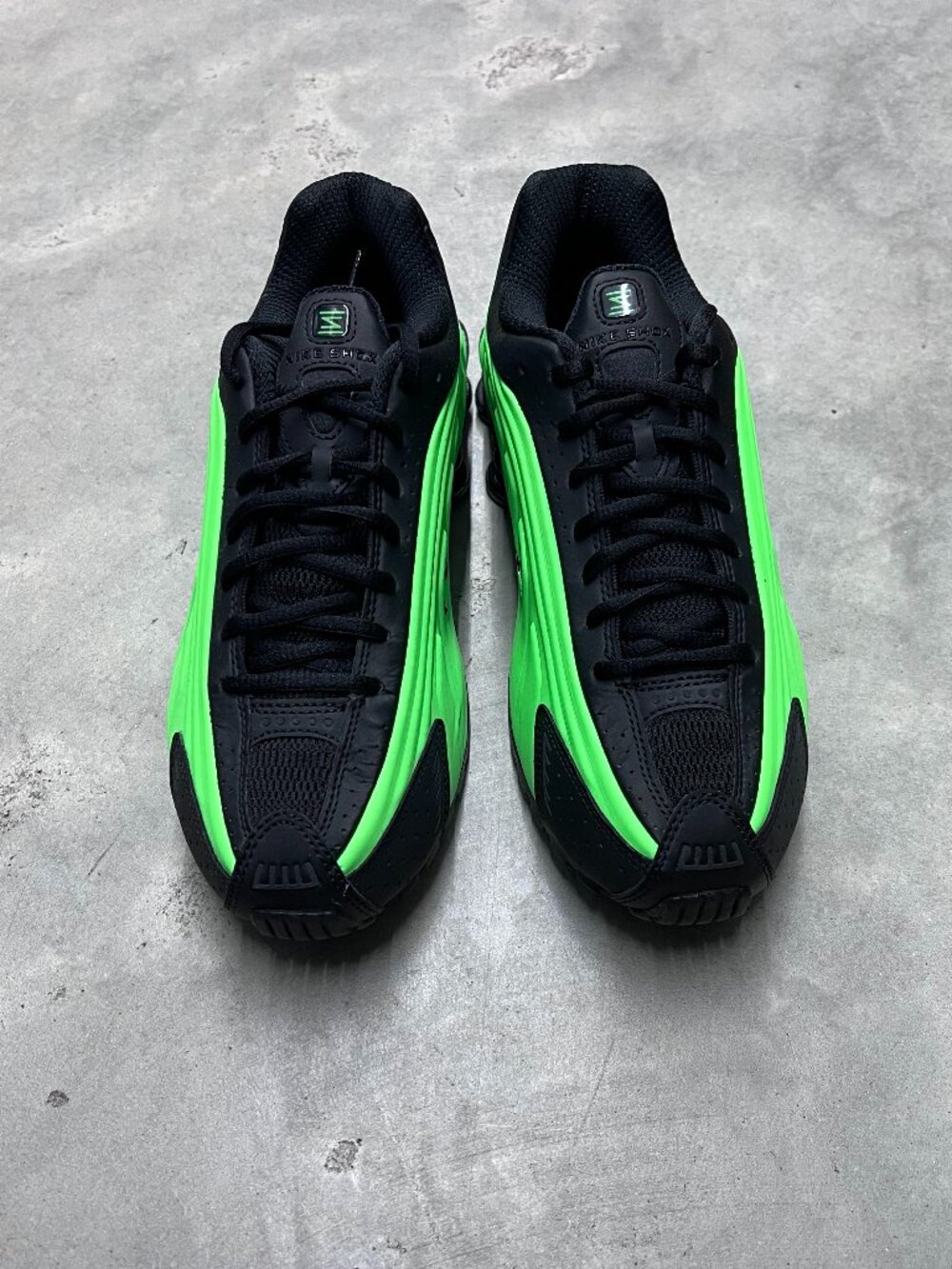 Nike Shox R4 Black Voltage Green Wmn's Size 9 AR3565 013 - New - Picture 4 of 7